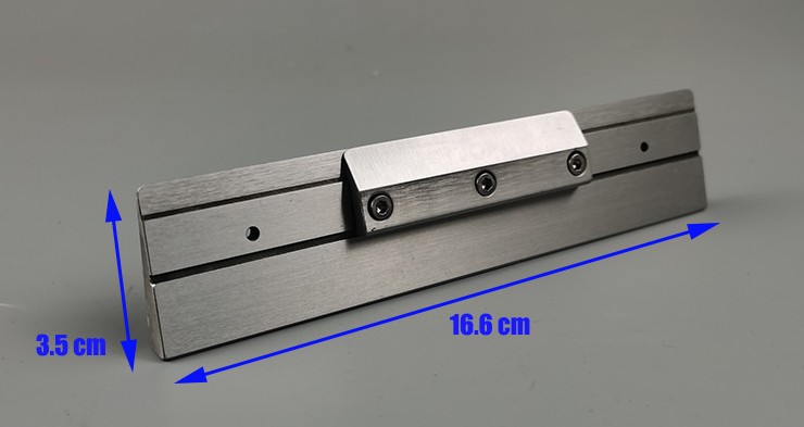 Paraffin microtome blade holder