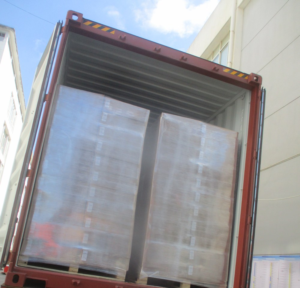 Pallets of packed slide storage cabinets blocked inside the 40ft container for Saudi Arabia
