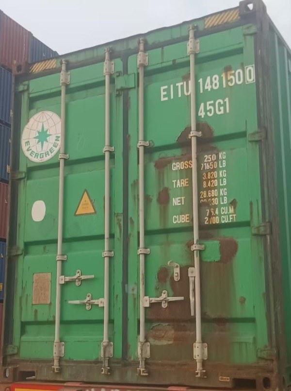 40ft container door closed for the pathology equipment shipment to Mexico
