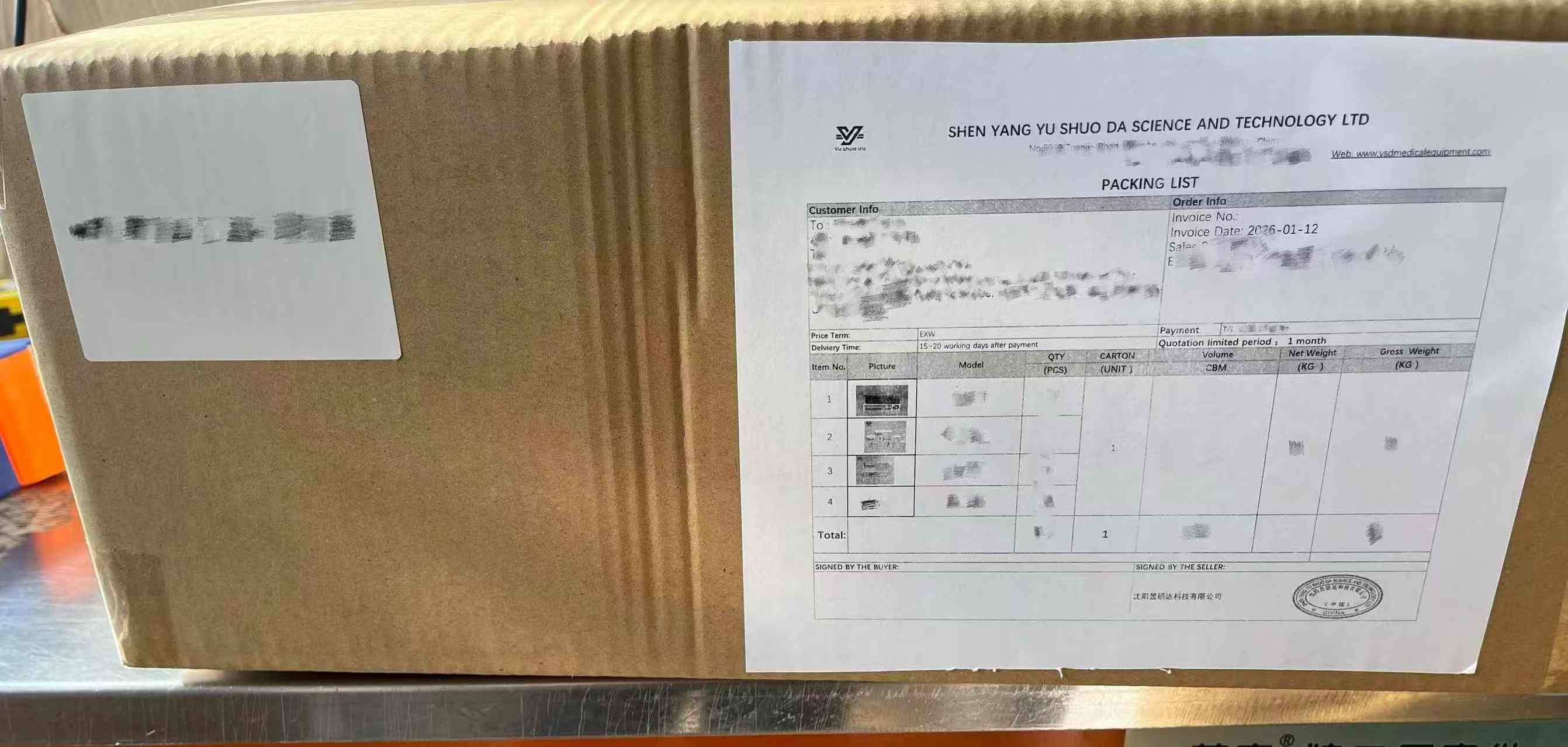 A  Indonesia customer  purchasd  a box of microtome blades