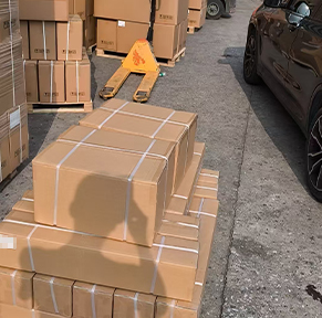 A customer from the United States purchased 50 boxes of microscope slides