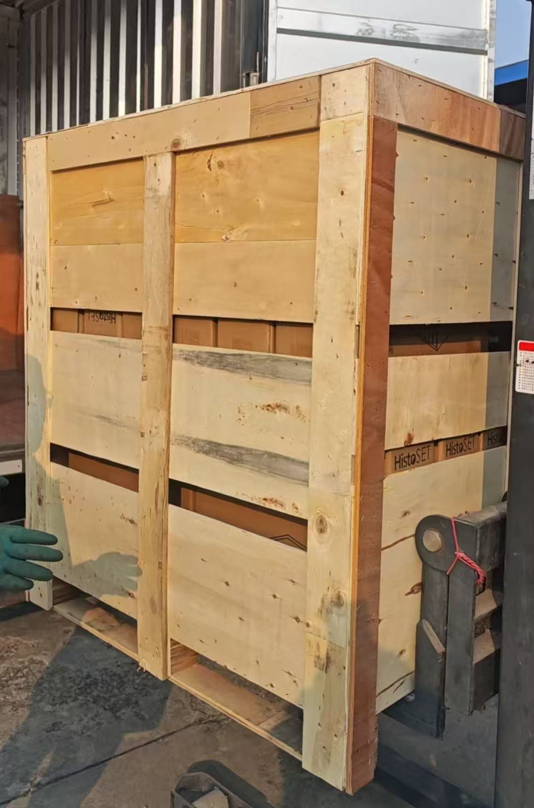 A Tanzania customer  purchasd 24 slide and wax block storage cabinet 